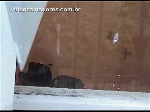 ❤️ Pohoten moški opazuje svoje dekle z drugim fantom in snema videoposnetek seksa, ne da bi pri tem motil par ❤❌ Fuck video pri nas ❌