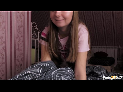 ❤️ Blondinka globoko sesa svojega prijatelja in dobi spermo v usta ❤❌ Fuck video pri nas ❌